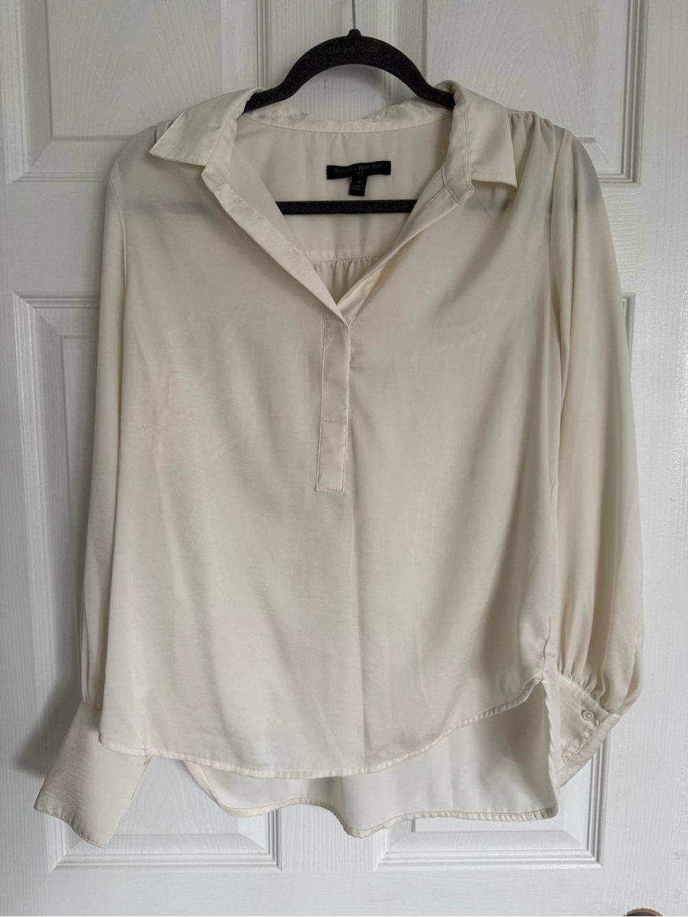 Banana Republic Cream Long-Sleeve Collared V-Neck Blouse